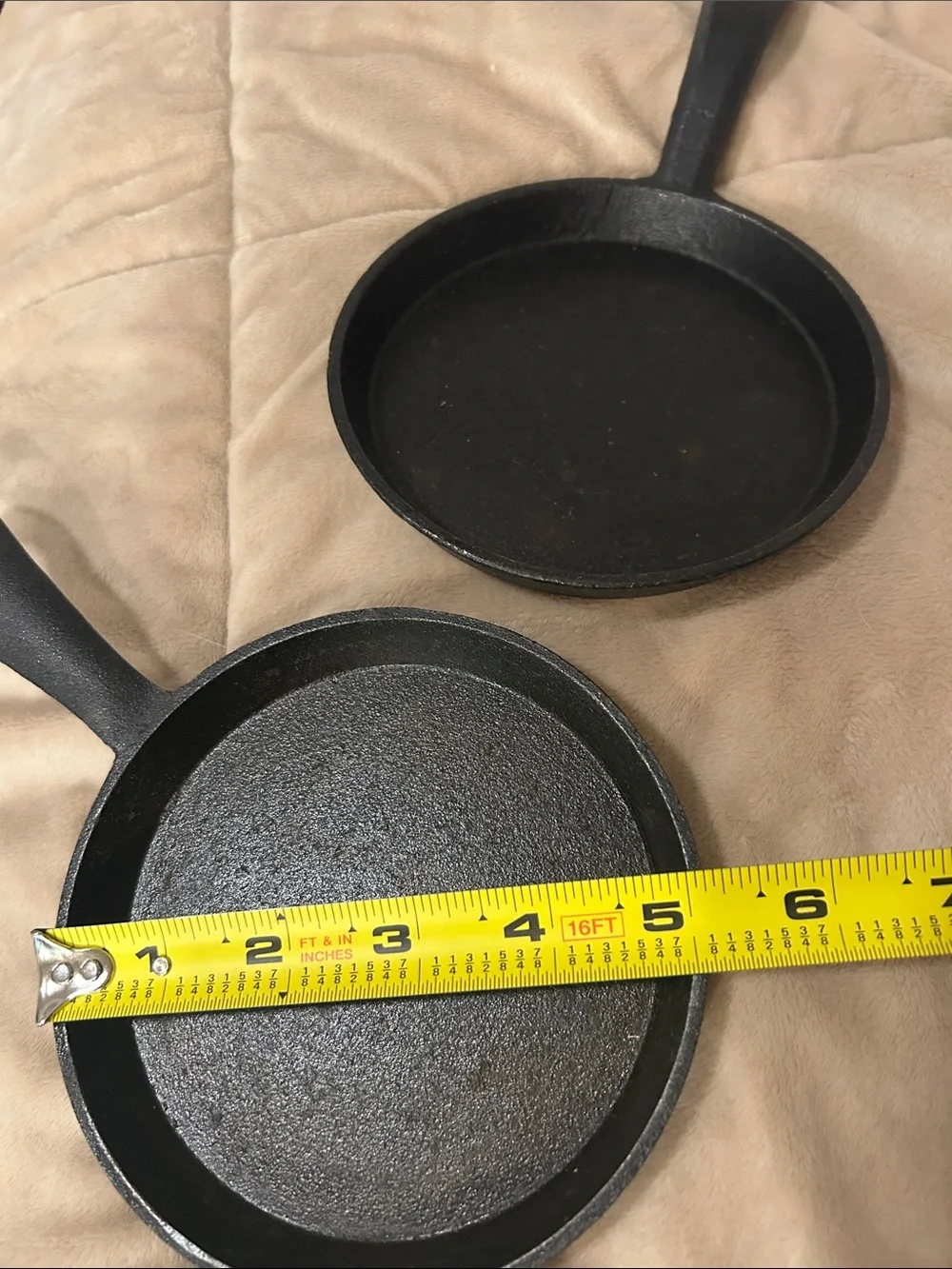 Black Cast Iron Skillet Pan - Durable Home Kitchen Frying Pans (Set of 2)